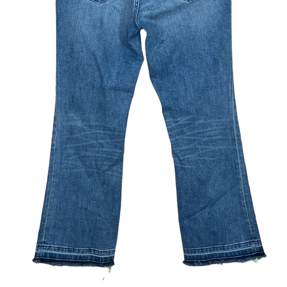 Vineyard Vines Mid-Rise Medium Wash with Deconstructed Hem Cropped Leg Size 2 - Picture 6 of 11